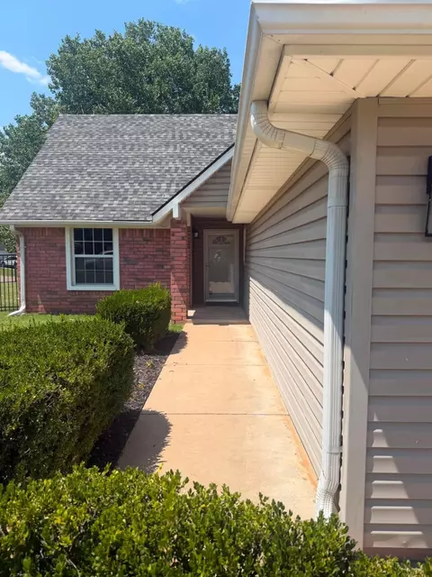 Exterior - 1527 E 76th St, Tulsa, OK 74136 photo 3 of 7