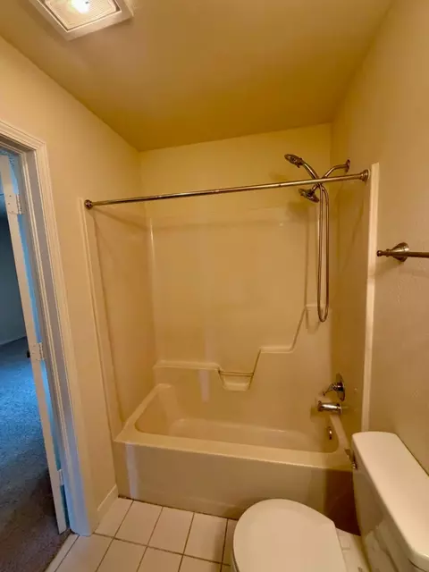 Bath - 1527 E 76th St, Tulsa, OK 74136 photo 3 of 6