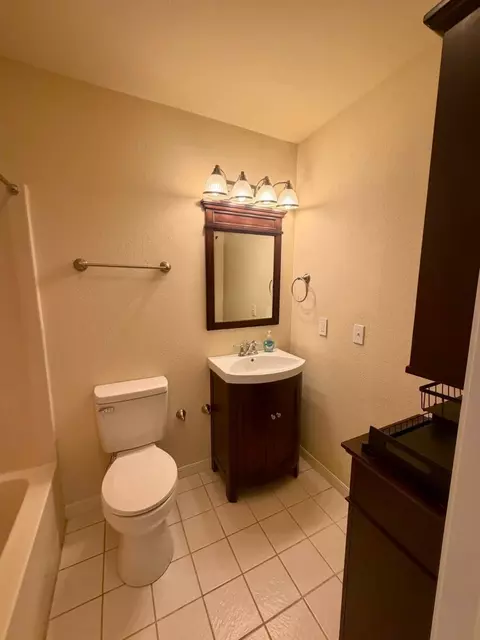Bath - 1527 E 76th St, Tulsa, OK 74136 photo 2 of 6