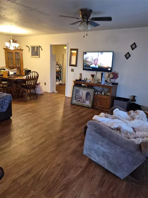 Living - 708 SE 3rd St SE, Checotah, OK 74426 photo 1 of 1