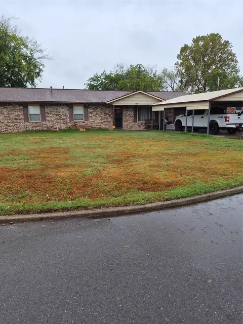 Exterior - 708 SE 3rd St SE, Checotah, OK 74426 photo 2 of 4