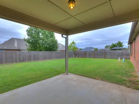 Exterior - 21677 E 39th Pl, Broken Arrow, OK 74014 photo 3 of 6