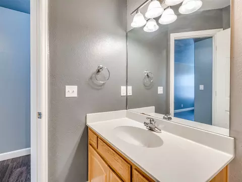 Bath - 21677 E 39th Pl, Broken Arrow, OK 74014 photo 2 of 6