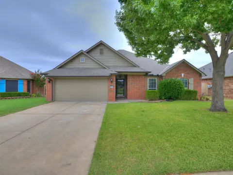 Exterior - 21677 E 39th Pl, Broken Arrow, OK 74014 photo 2 of 6