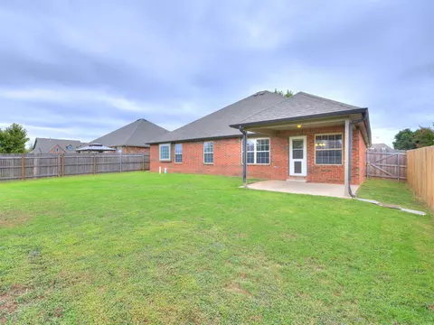 Exterior - 21677 E 39th Pl, Broken Arrow, OK 74014 photo 4 of 6