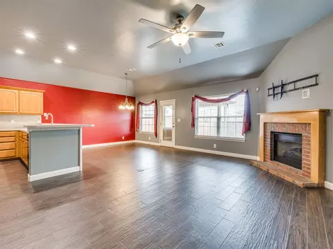 Living - 21677 E 39th Pl, Broken Arrow, OK 74014 photo 4 of 7