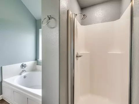 Bath - 21677 E 39th Pl, Broken Arrow, OK 74014 photo 6 of 6