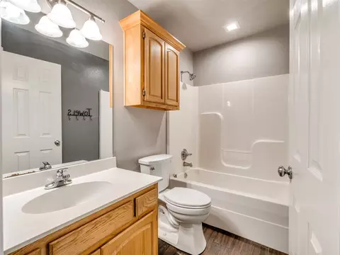 Bath - 21677 E 39th Pl, Broken Arrow, OK 74014 photo 1 of 6