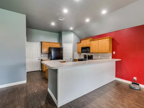 Kitchen - 21677 E 39th Pl, Broken Arrow, OK 74014 photo 2 of 8