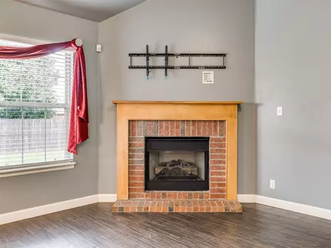 Living - 21677 E 39th Pl, Broken Arrow, OK 74014 photo 5 of 7