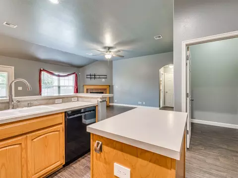 Kitchen - 21677 E 39th Pl, Broken Arrow, OK 74014 photo 8 of 8