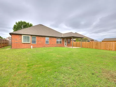 Exterior - 21677 E 39th Pl, Broken Arrow, OK 74014 photo 5 of 6