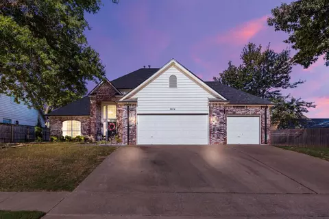 8404 S 7th St, Broken Arrow, OK 74011