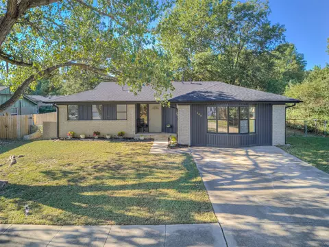 609 E Main St, Collinsville, OK 74021