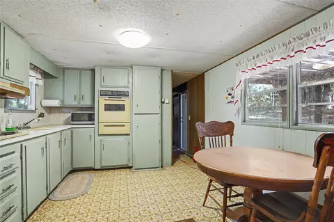Kitchen - 46420 S 590 Rd, Jay, OK 74346 photo 3 of 5