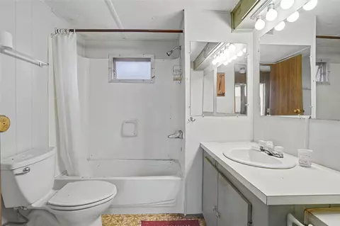 Bath - 46420 S 590 Rd, Jay, OK 74346 photo 3 of 3