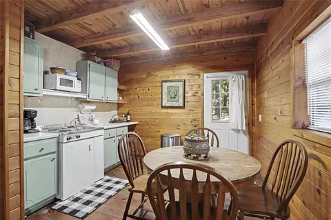 Dining - 46420 S 590 Rd, Jay, OK 74346 photo 1 of 5