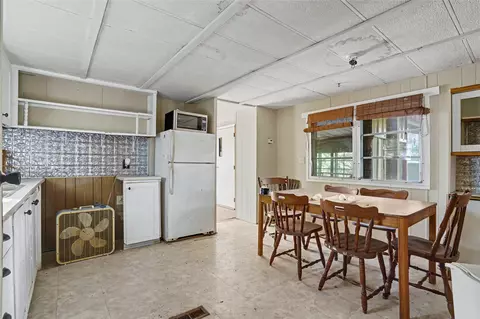 Kitchen - 46420 S 590 Rd, Jay, OK 74346 photo 4 of 5