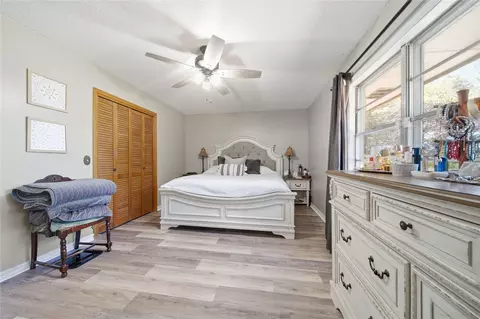 Bedroom - 372099 E 1000 Rd, Castle, OK 74833 photo 2 of 3