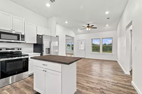 Kitchen - 21 Redbird Ln, Colbert, OK 74733 photo 1 of 2