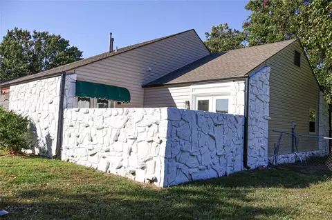 Exterior - 10019 E 39th Pl, Tulsa, OK 74146 photo 5 of 10