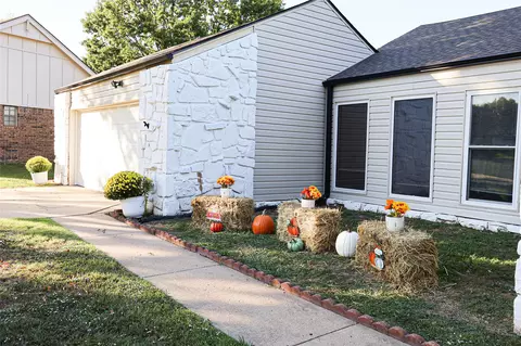 Exterior - 10019 E 39th Pl, Tulsa, OK 74146 photo 2 of 10