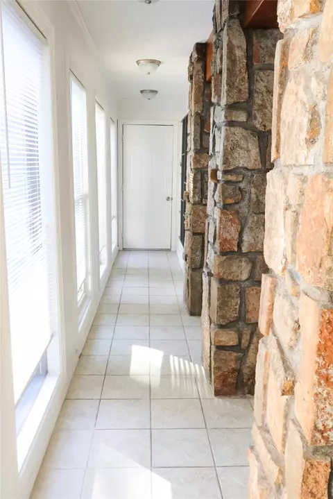 Entry Way - 10019 E 39th Pl, Tulsa, OK 74146 photo 8 of 11
