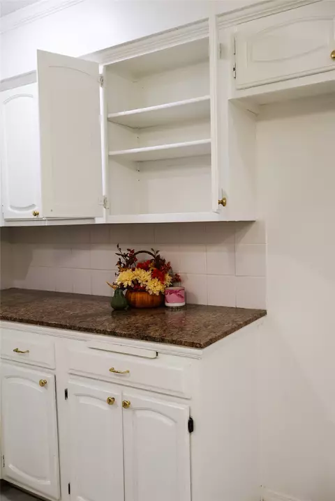 Kitchen - 10019 E 39th Pl, Tulsa, OK 74146 photo 4 of 13