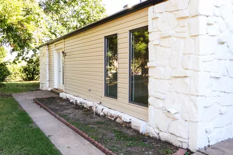 Exterior - 10019 E 39th Pl, Tulsa, OK 74146 photo 7 of 10