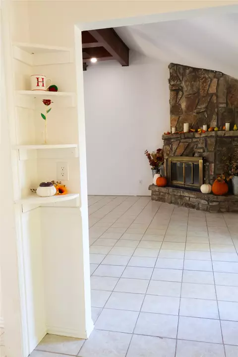 Entry Way - 10019 E 39th Pl, Tulsa, OK 74146 photo 5 of 11