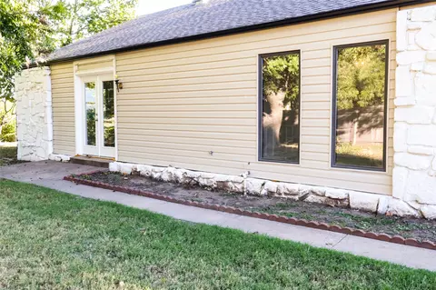 Exterior - 10019 E 39th Pl, Tulsa, OK 74146 photo 8 of 10