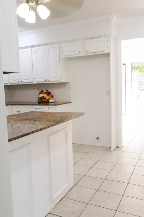Kitchen - 10019 E 39th Pl, Tulsa, OK 74146 photo 13 of 13