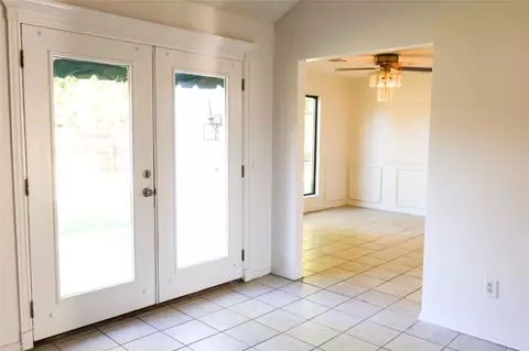 Entry Way - 10019 E 39th Pl, Tulsa, OK 74146 photo 9 of 11
