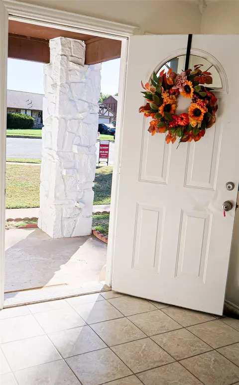 Entry Way - 10019 E 39th Pl, Tulsa, OK 74146 photo 1 of 11
