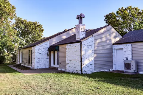 Exterior - 10019 E 39th Pl, Tulsa, OK 74146 photo 9 of 10