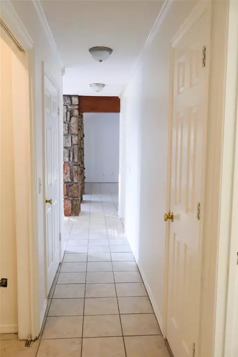 Entry Way - 10019 E 39th Pl, Tulsa, OK 74146 photo 11 of 11
