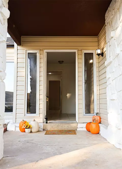 Exterior - 10019 E 39th Pl, Tulsa, OK 74146 photo 4 of 10
