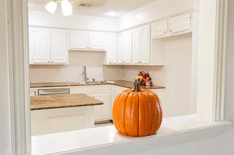 Kitchen - 10019 E 39th Pl, Tulsa, OK 74146 photo 2 of 13