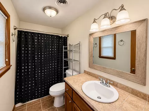 Bath - 121 Gilbert Dr, Eufaula, OK 74432 photo 3 of 3