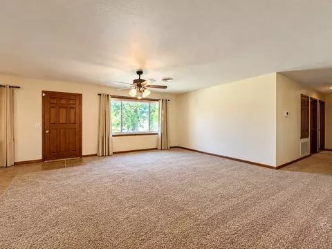 Living - 121 Gilbert Dr, Eufaula, OK 74432 photo 2 of 3