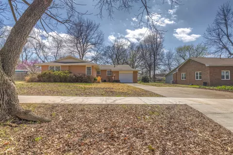 316 E Pecan St, Coweta, OK 74429