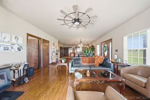 Living - 5665 N 320 Rd, Haskell, OK 74436 photo 1 of 1