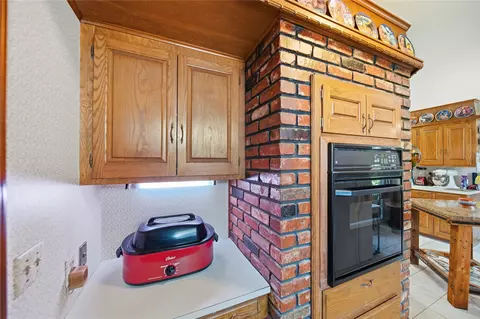 Kitchen - 7812 E 55th St, Tulsa, OK 74145 photo 3 of 4