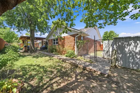 Exterior - 7812 E 55th St, Tulsa, OK 74145 photo 7 of 8