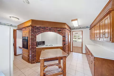 Kitchen - 7812 E 55th St, Tulsa, OK 74145 photo 2 of 4