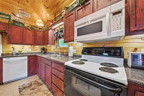 Kitchen - 13402 Northern Dr, Hulbert, OK 74441 photo 2 of 2
