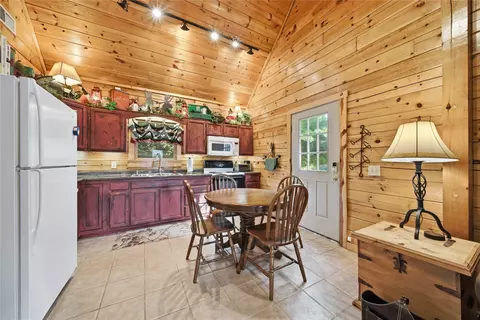 Kitchen - 13402 Northern Dr, Hulbert, OK 74441 photo 1 of 2