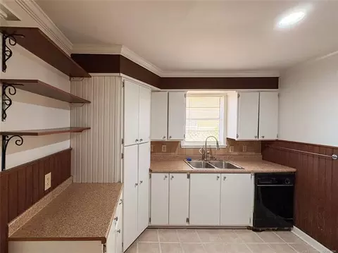 Kitchen - 2220 W 40th St, Tulsa, OK 74107 photo 2 of 3