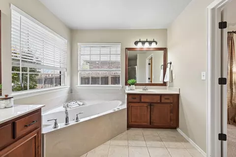 Bath - 18905 E 49th Pl, Tulsa, OK 74134 photo 2 of 6
