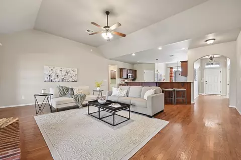 Living - 18905 E 49th Pl, Tulsa, OK 74134 photo 4 of 5